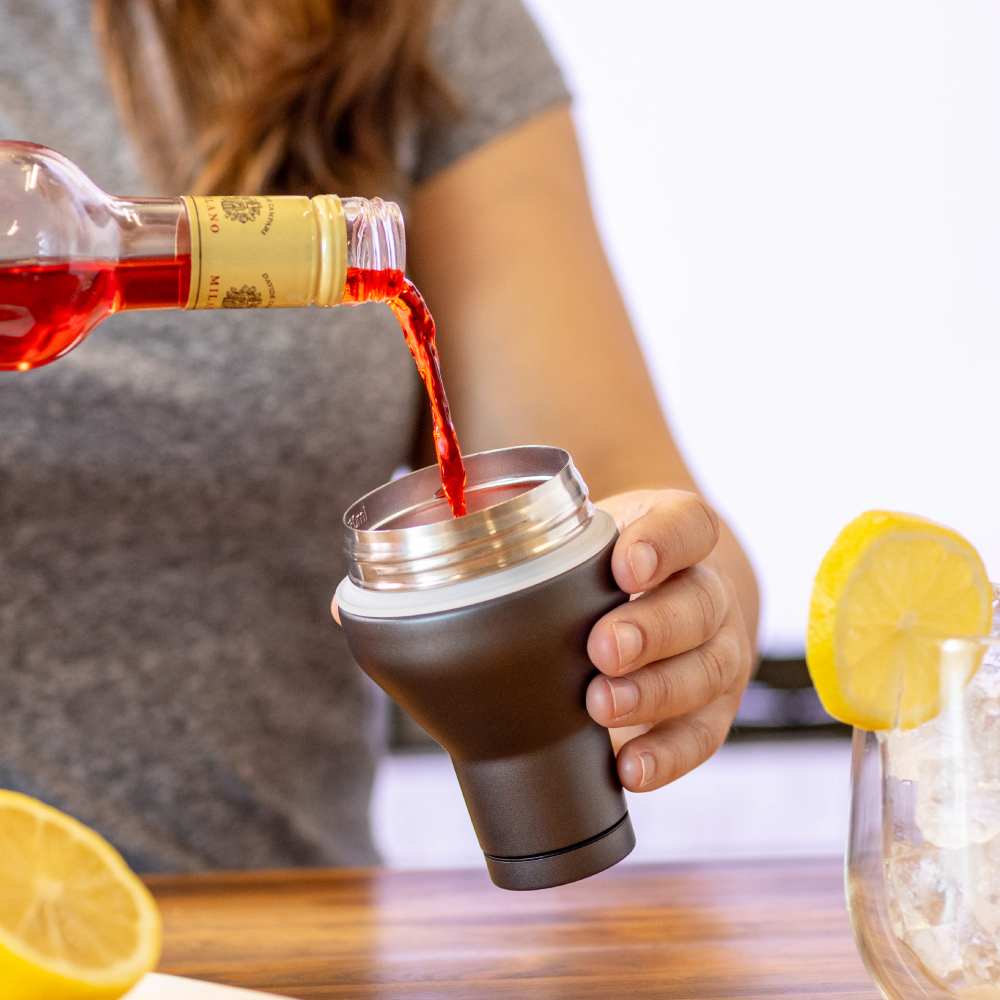 cocktail-shaker-lid-w6 Cocktail_Shaker_lifestyle_2_b714e13d-dd84-4844-956f-11cddc294041.png